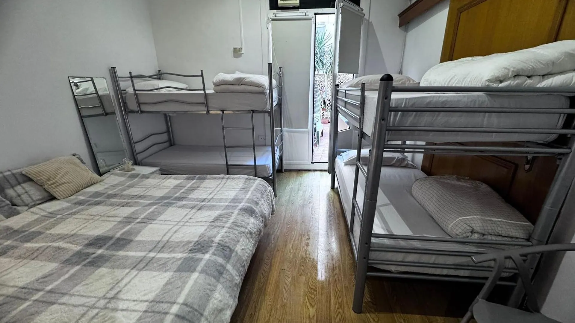 Catapor Habitaciones Para Familias Barcelona España